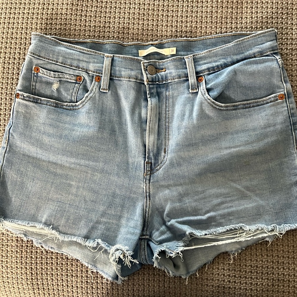 Levis high rise shorts size 31
